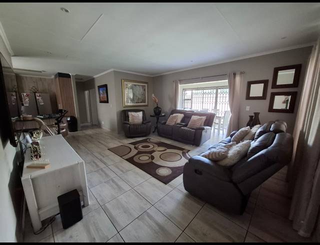 3 BEDROOM HOUSE FOR SALE IN SUNAIR PARK